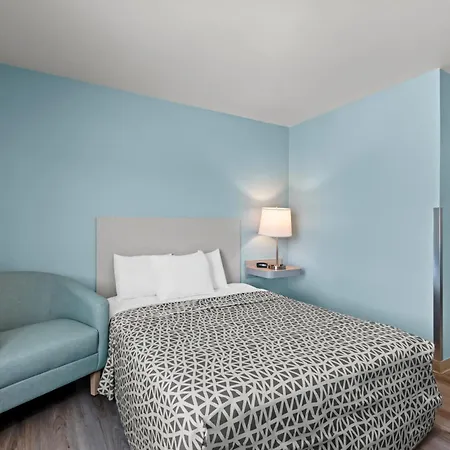 Woodspring Suites Coralville Iowa City Exterior photo