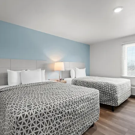 Woodspring Suites Coralville Iowa City Exterior photo