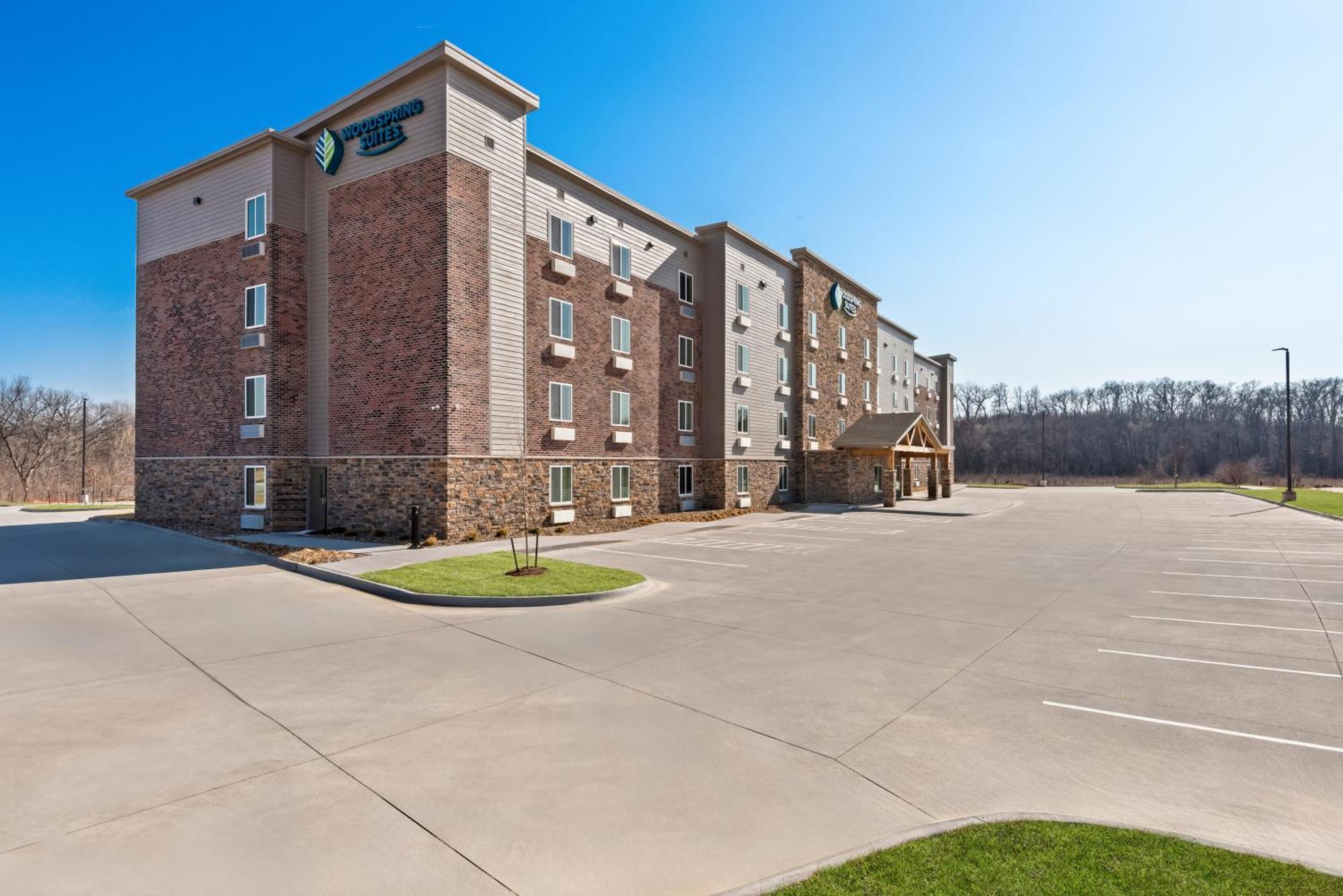 Woodspring Iowa Hotel