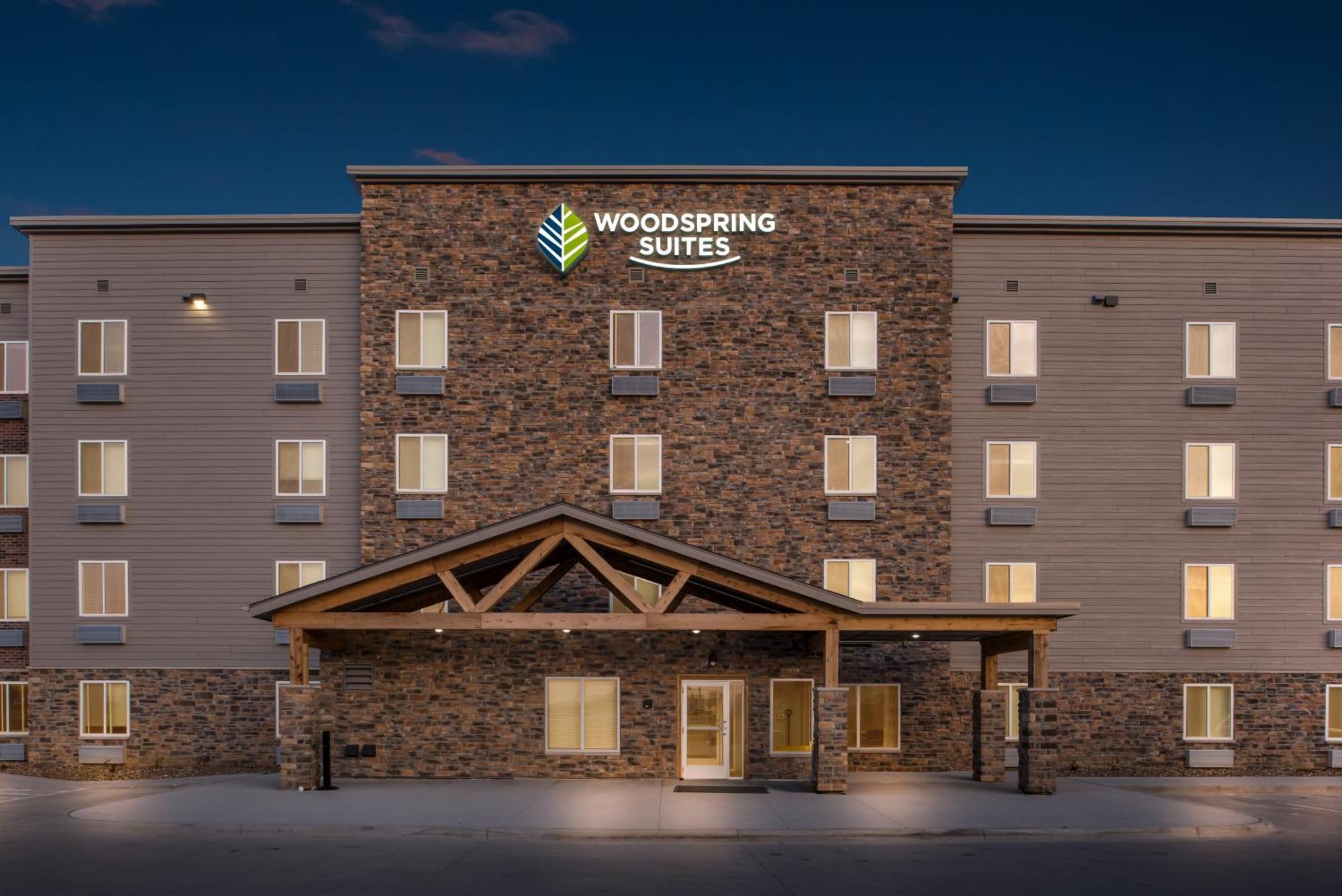 Woodspring Iowa Hotel Coralville